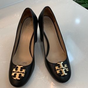 Tory Burch black round heels